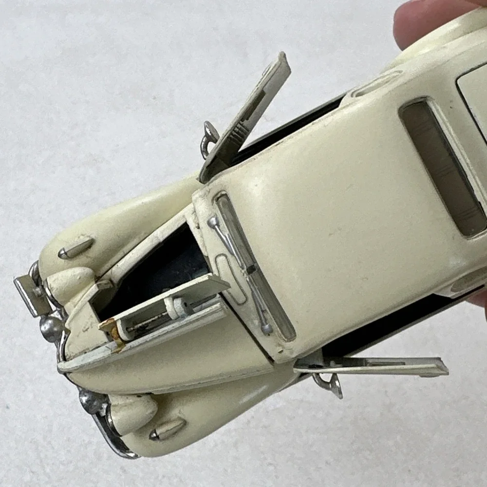 1938 Chevrolet Master Deluxe Business Coupe National Motor Museum 1:32 Cream